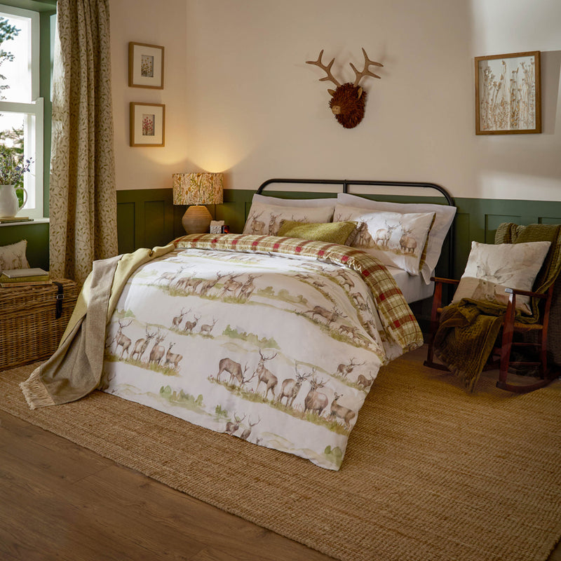 Animal White Bedding - Moorland Stag 100% Cotton Reversible Duvet Cover Set Multicolour Voyage Maison